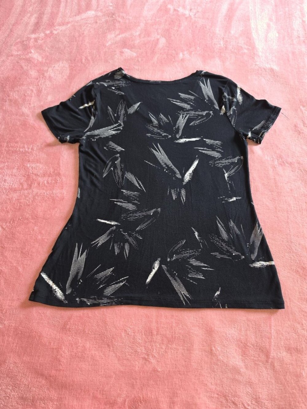 APT.9 Womens Black V-Neck Short Sleeve Printed Blouse - Size M - PRE OWNED - Picture 2 of 6